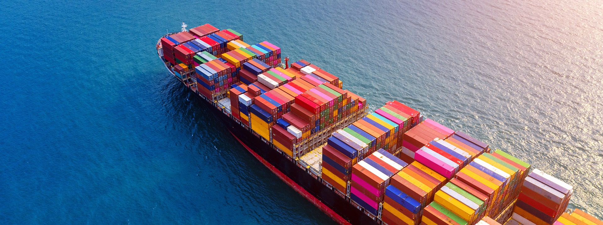 ВАШ НАДЕЖНЫЙ ПАРТНЕР В ПЕРЕВОЗКЕ И<br>ГРУЗОПОДЪЕМНЫХ РАБОТАХ