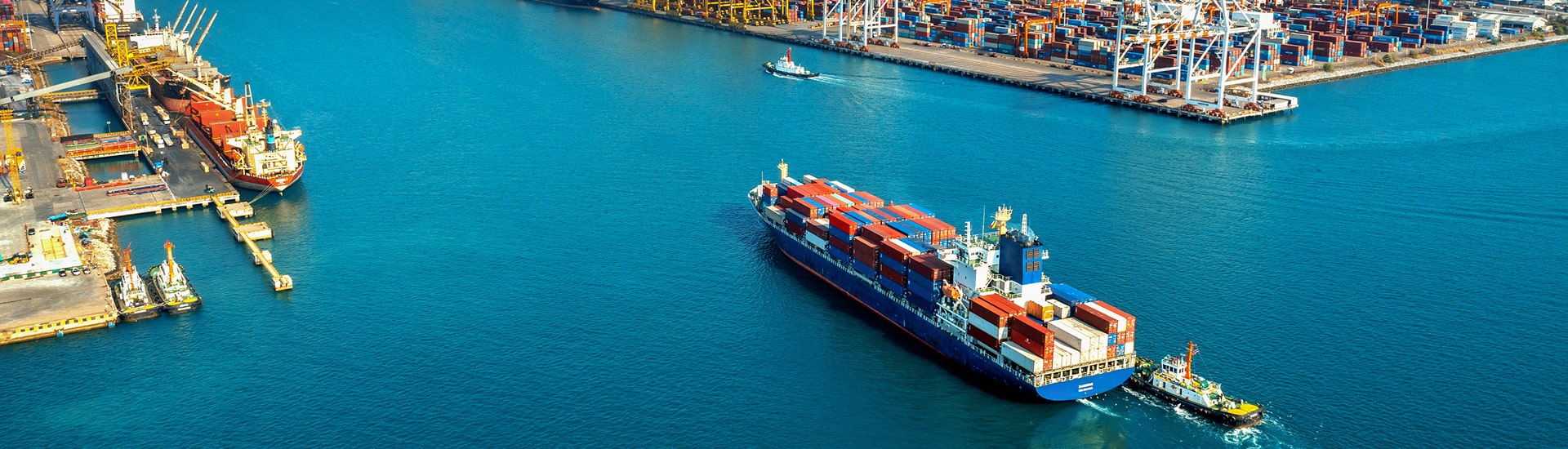 ВАШ НАДЕЖНЫЙ ПАРТНЕР В ПЕРЕВОЗКЕ И<br>ГРУЗОПОДЪЕМНЫХ РАБОТАХ — 2